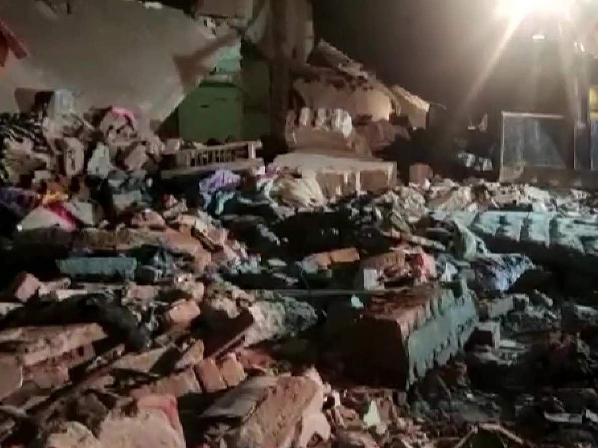Eight including four children killed in gas cylinder explosion in UP