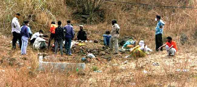 Unknown burials at night raise alarm - Vimarsana News