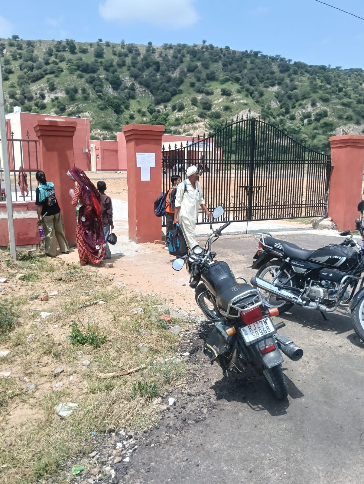 Parents taking their children back home from Sainik School in Sikar.jpeg