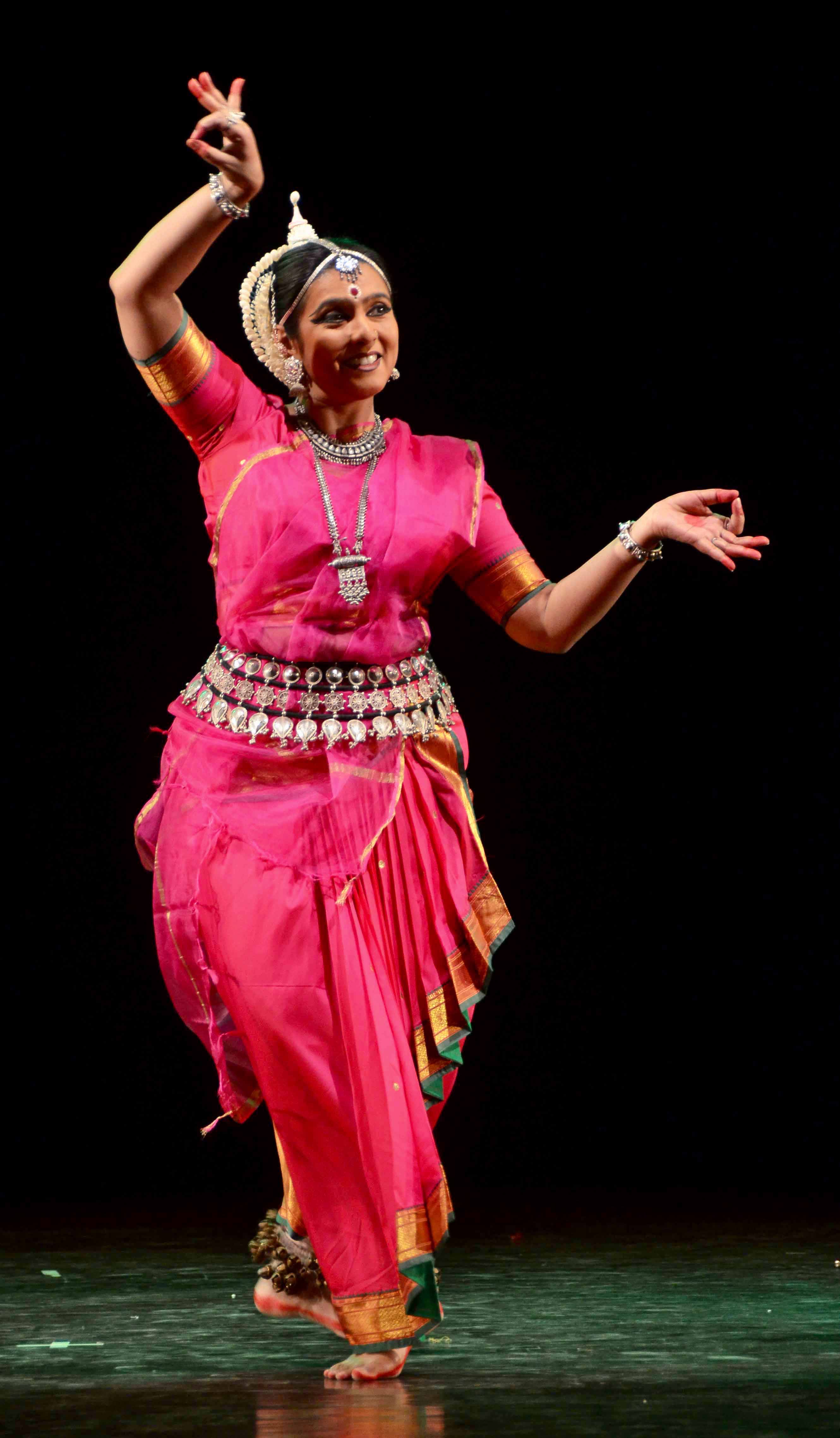 Parwati Dutta: Audience treated to Odissi and Kathak dance at Dance ...