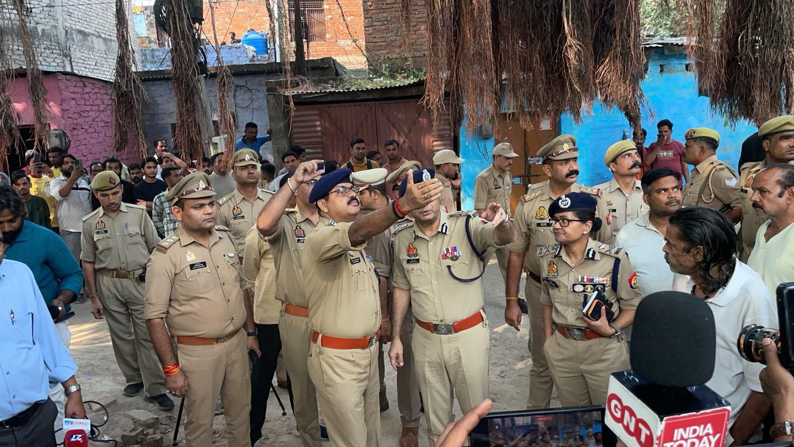 SADAATGANJ CASE CP LKO VISITS CRIME SCENE PIC 1.jpeg