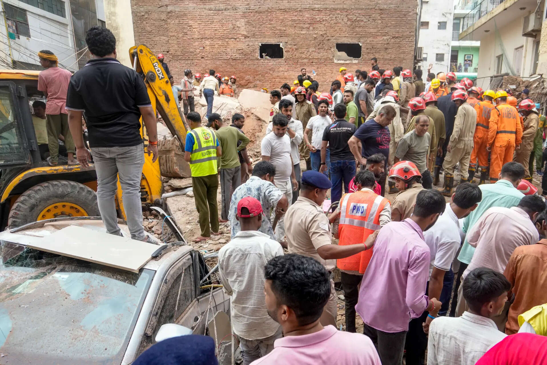 Building collapses in south Delhi's Satya Niketan