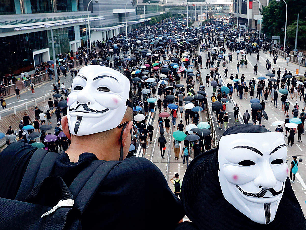 Почему носят маски. Маска протеста. Протестующие в масках. Митингующие в масках. Протестующий в маске.