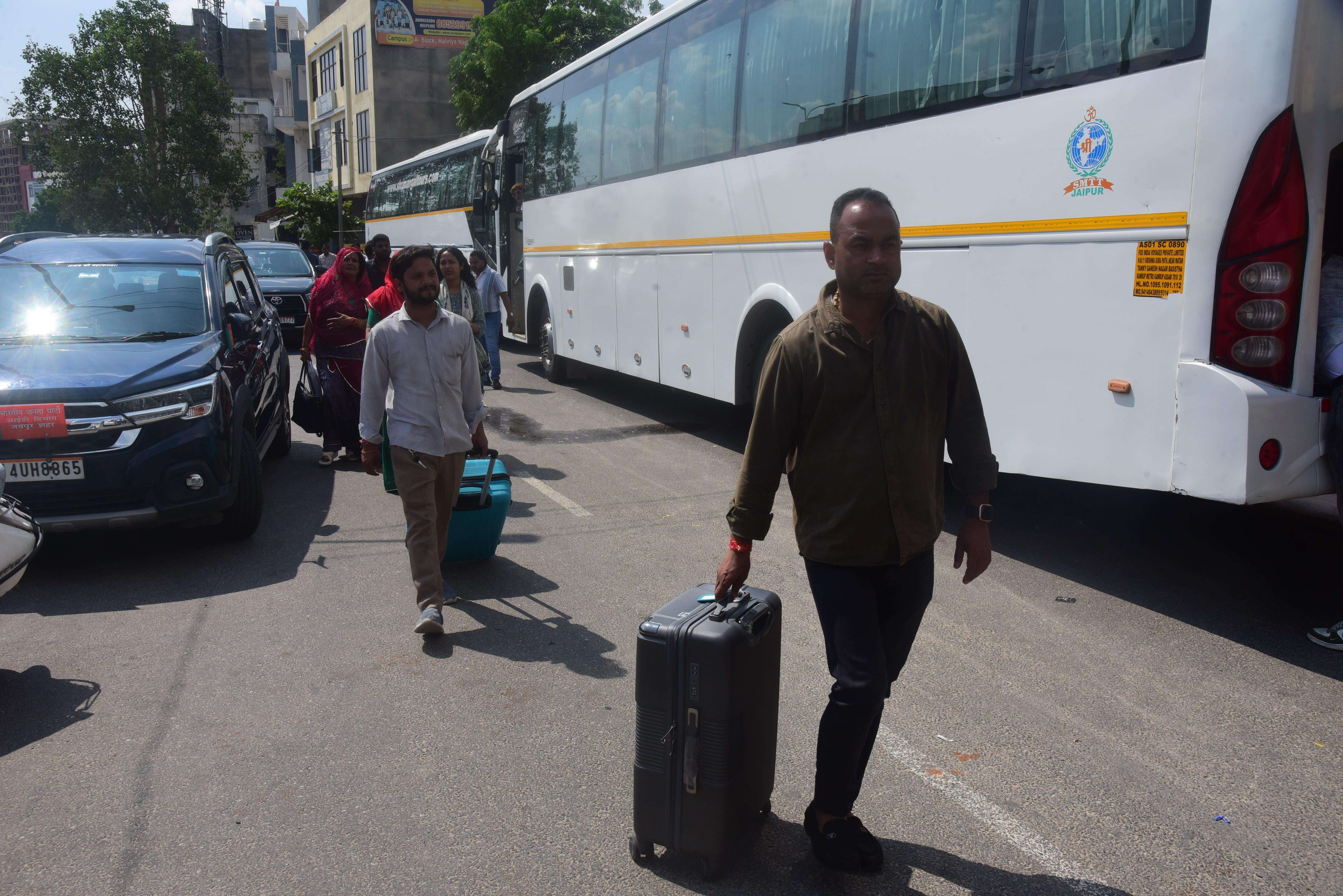BJP councillor candidates were taken to a resort from Malviya Nagar (BJP city office) (7).JPG
