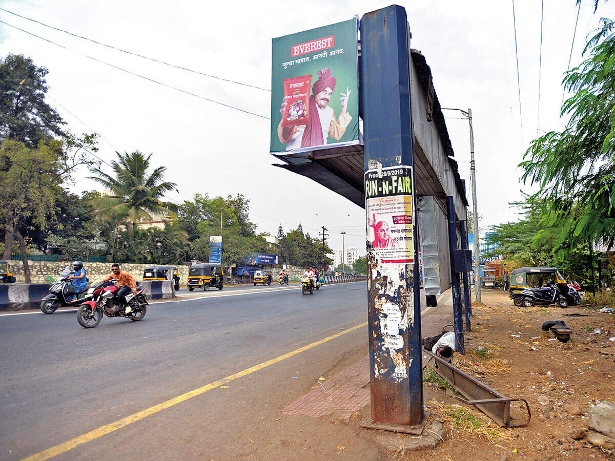 Kondhwa Road PMPML bus stands lack seats