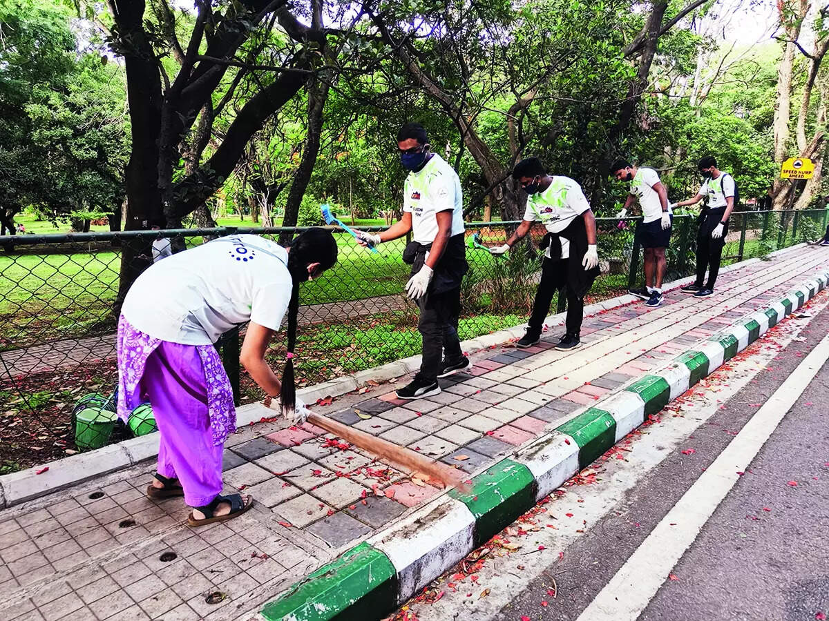 From drab to fab: Volunteers spruce up Cubbon Park - Vimarsana News