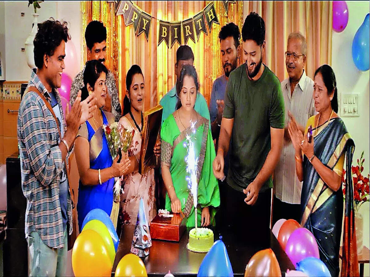 Kannada Movie Review–Bayakegalu Berooridaga: All work and no family