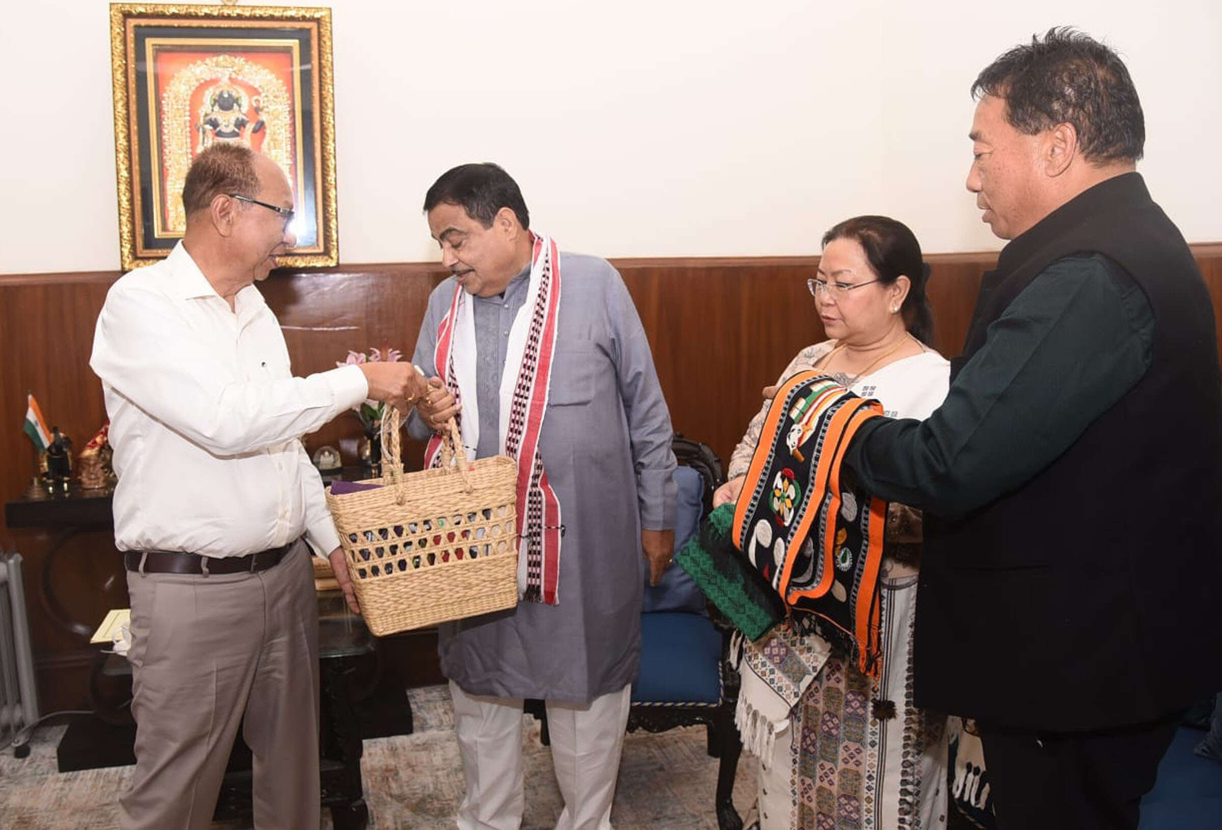 cccc983c-74da-4a83-9a6a-a65246146253_Manipur_CM_meets_NITIN_GADKARI_2.jpeg