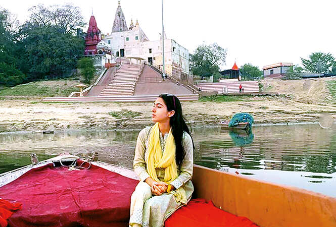 Picture of her Varanasi outing that Sara Ali Khan posted on Instagram (BCCL/ @saraalikhan95)