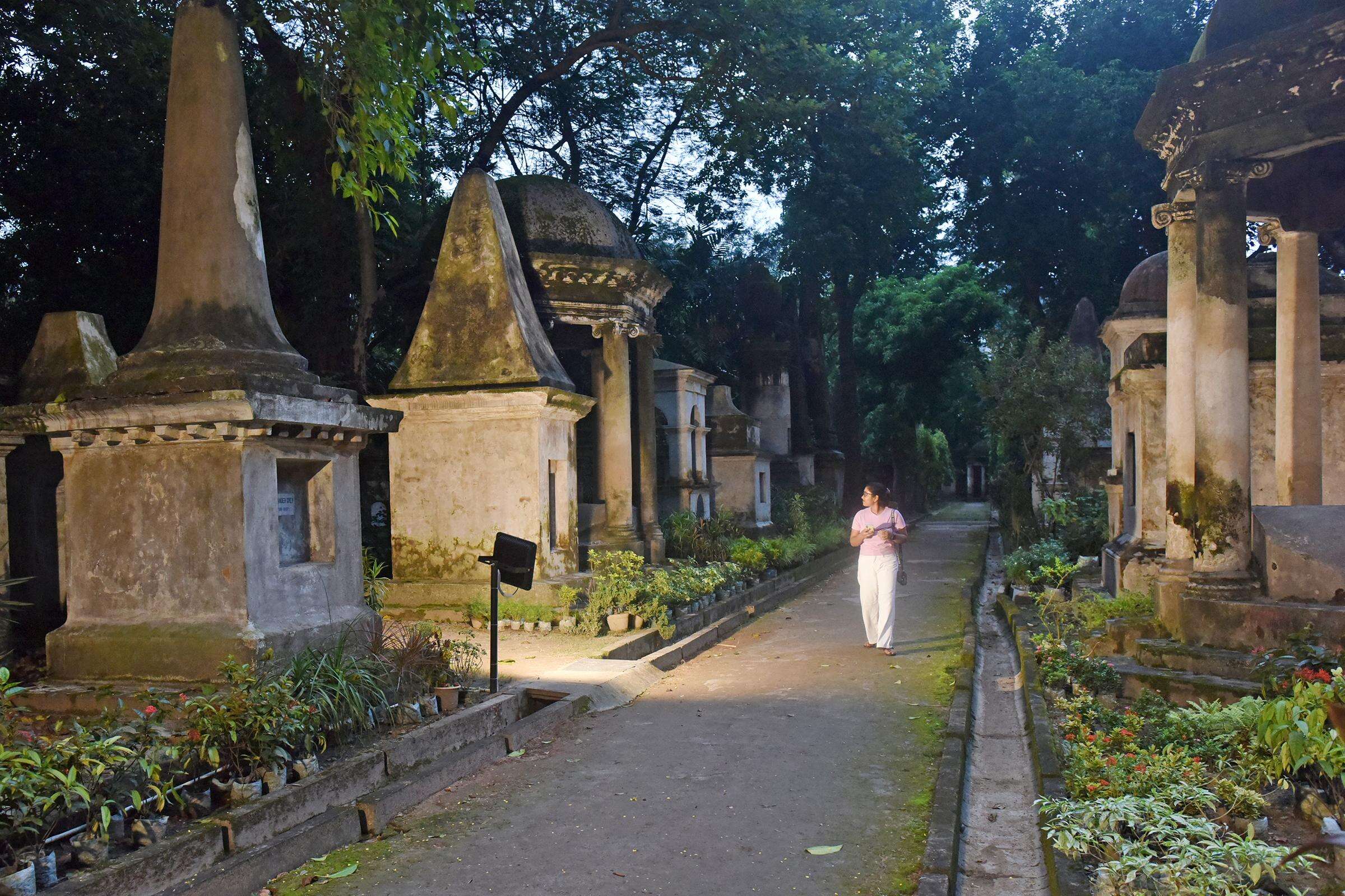 Amar Para South Park Street Cemetery File  02.jpg