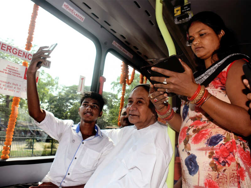 Commoner for a day, CM Naveen Patnaik takes bus to House Bhubaneswar
