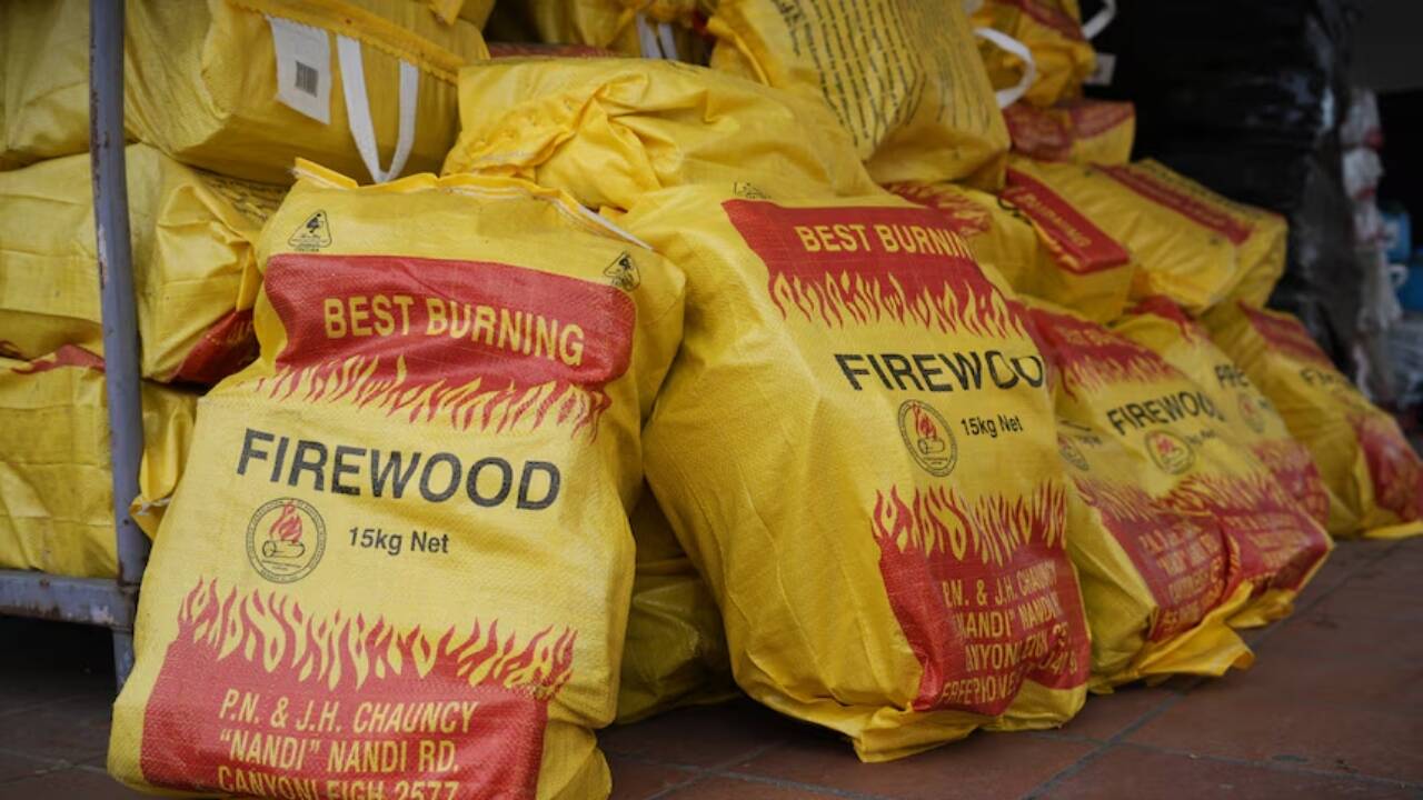 ​<strong>Drought and bushfires devastated his 670-hectare farm. Selling fallen firewood door-to-door turned into a business that now sells 1 million bags a year</strong>​