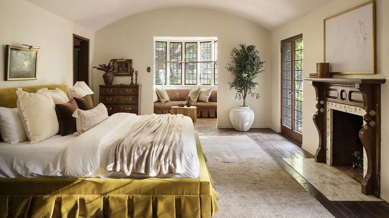 Zillow The bedroom