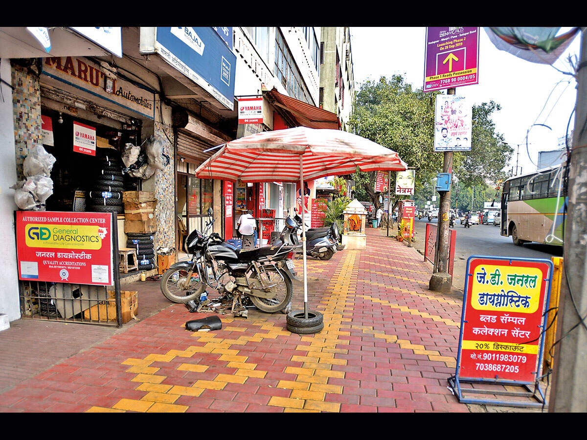Footpath encroachment a problem in Fatima Nagar - Pune Mirror