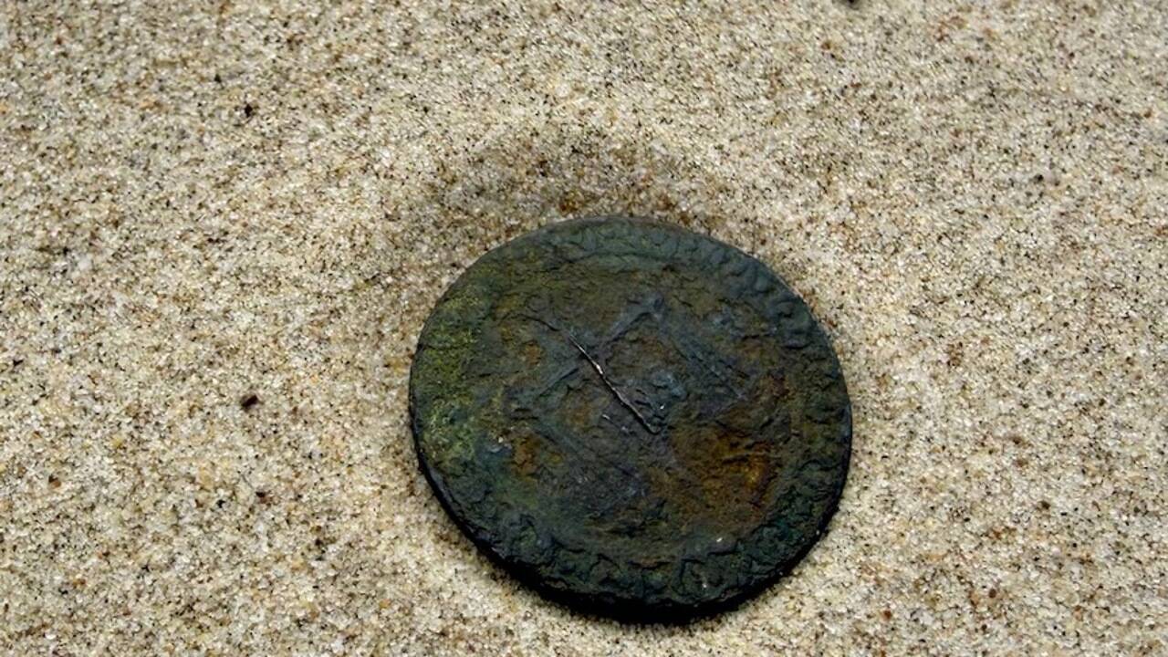 Metal detectorist stumbles on a 140-year-old Zanzibar coin<br>