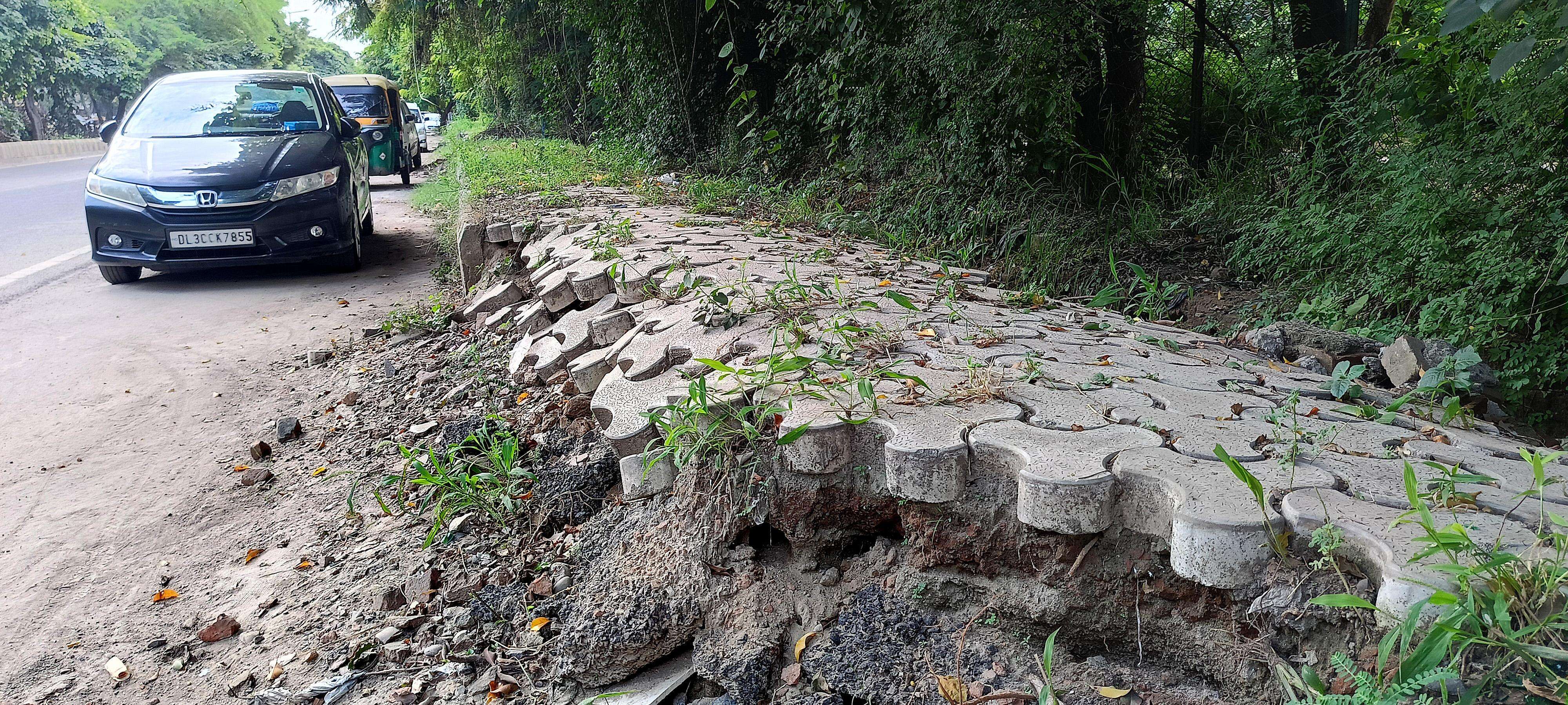 Spot Check Indirapuram Footpath.jpg