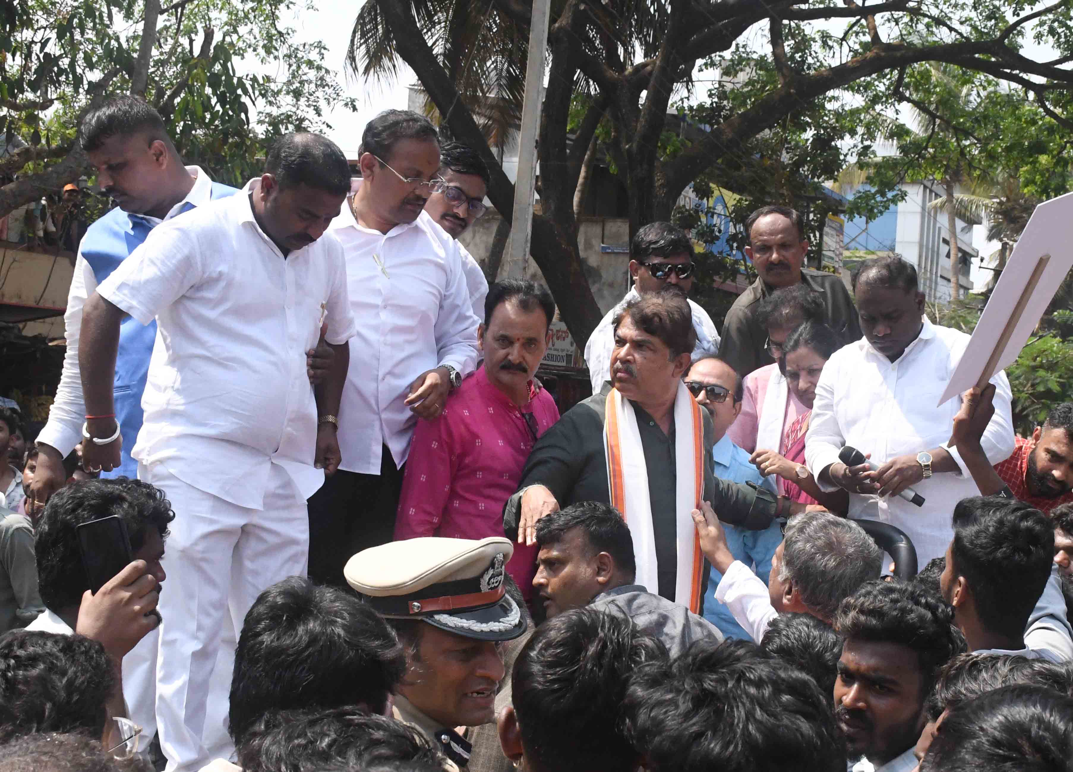 84ec348a-e24b-4e16-a299-ce9bfca863bb_R_Ashok_faces_backlash.jpg