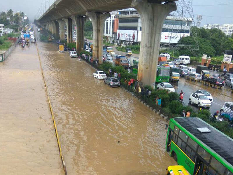 bangalore-weather-heavy-rains-lash-bangalore-again-cause-traffic