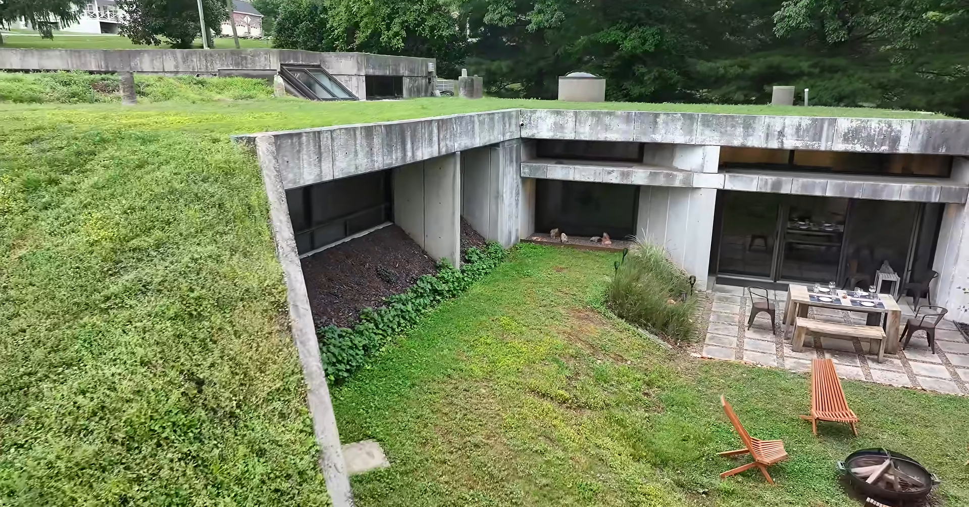 Covered with earth and vegetation, the home's roof doubles as a natural landscape where turtles, birds and groundhogs roam.