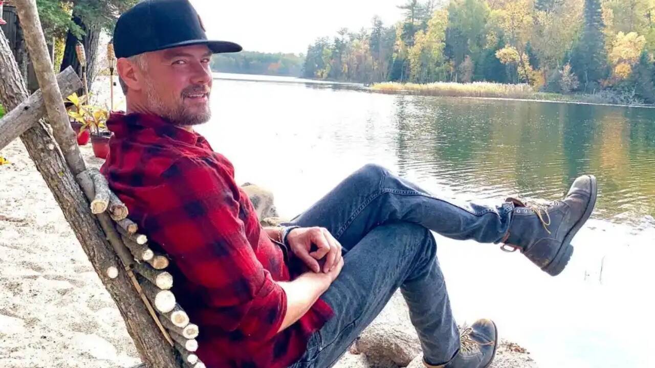 ​<strong>Josh Duhamel turned a rundown Minnesota cabin into a 52-acre family retreat</strong>​