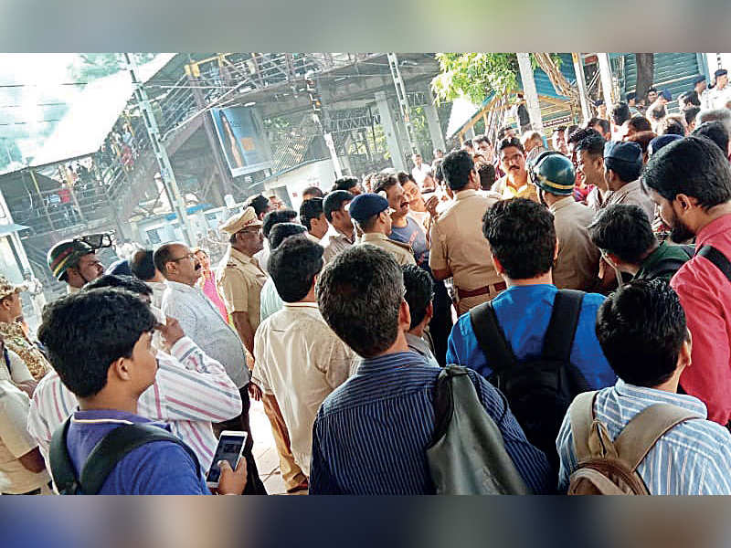 Jogeshwari station: Western Railway caves in: Decision to eliminate ...