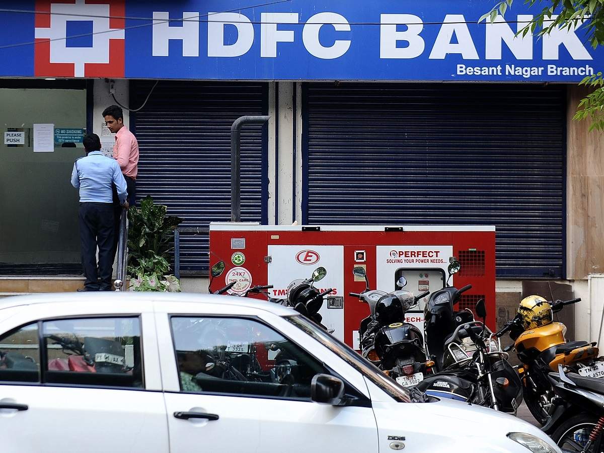 RBI asks HDFC Bank to halt digital launches, stop selling new credit cards