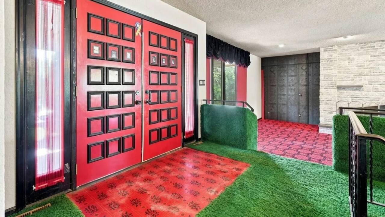​<strong>Frozen in time since 1975, this Illinois home drew buyers within three days</strong>​