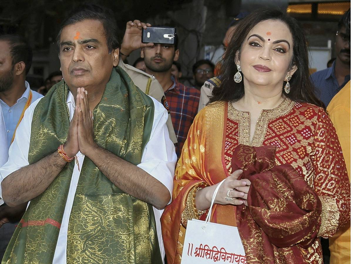 #akustoletheshlo: Ahead Of Son Akash's Wedding, Mukesh Ambani's 'sweet 