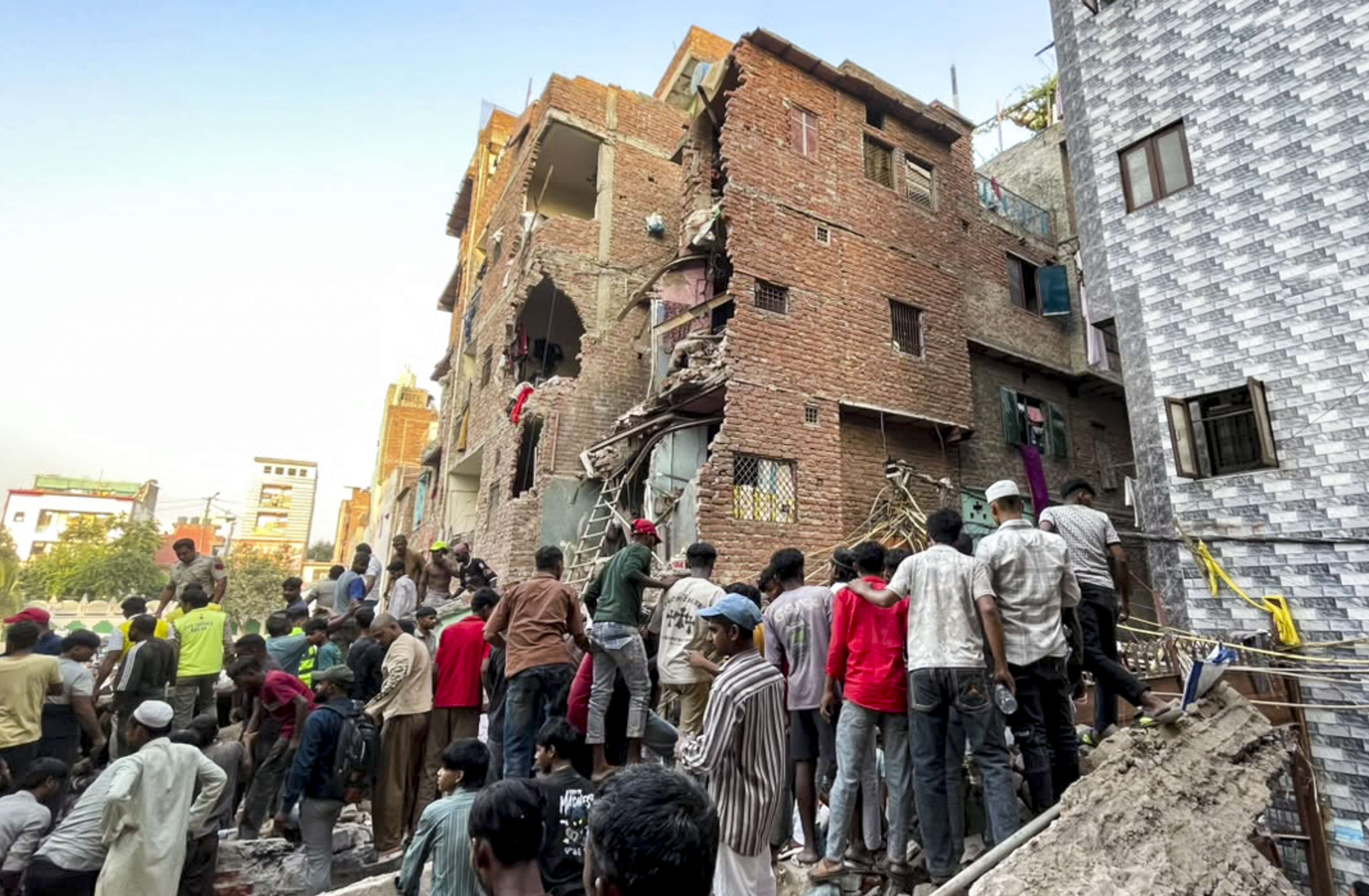 Seemapuri building collapse