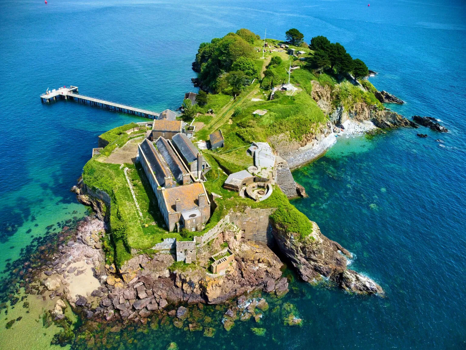 The island features a Grade-II listed Governor’s House, historic batteries, Tudor fortifications and around 30,000 square feet of disused buildings.