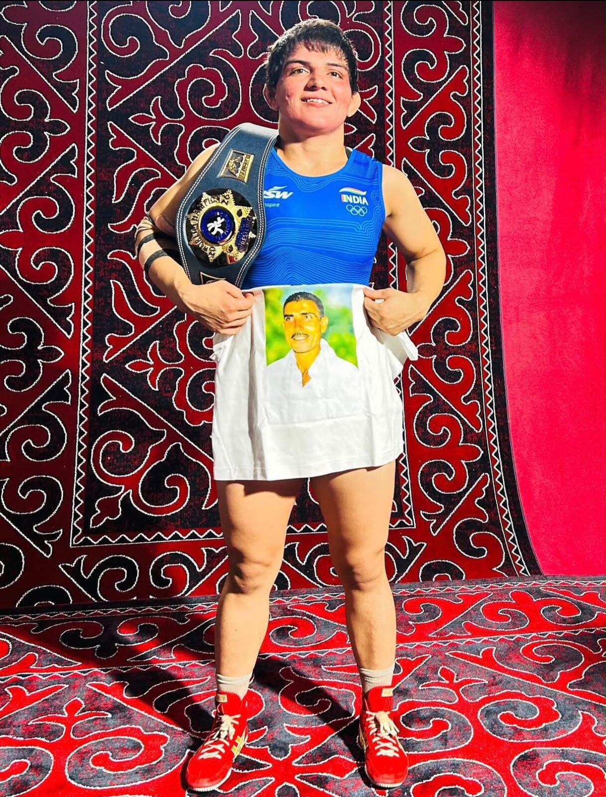 Manisha took up wrestling late in her life, introduced to it by her late father Suresh, who she still fondly refers to as "Father Sahab".