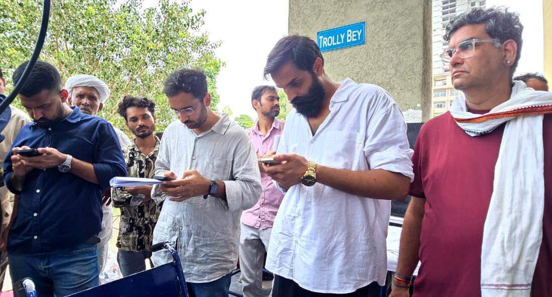 Cockroach Janta Party’s (CJP) workers at SMS Hospital (2).jpg