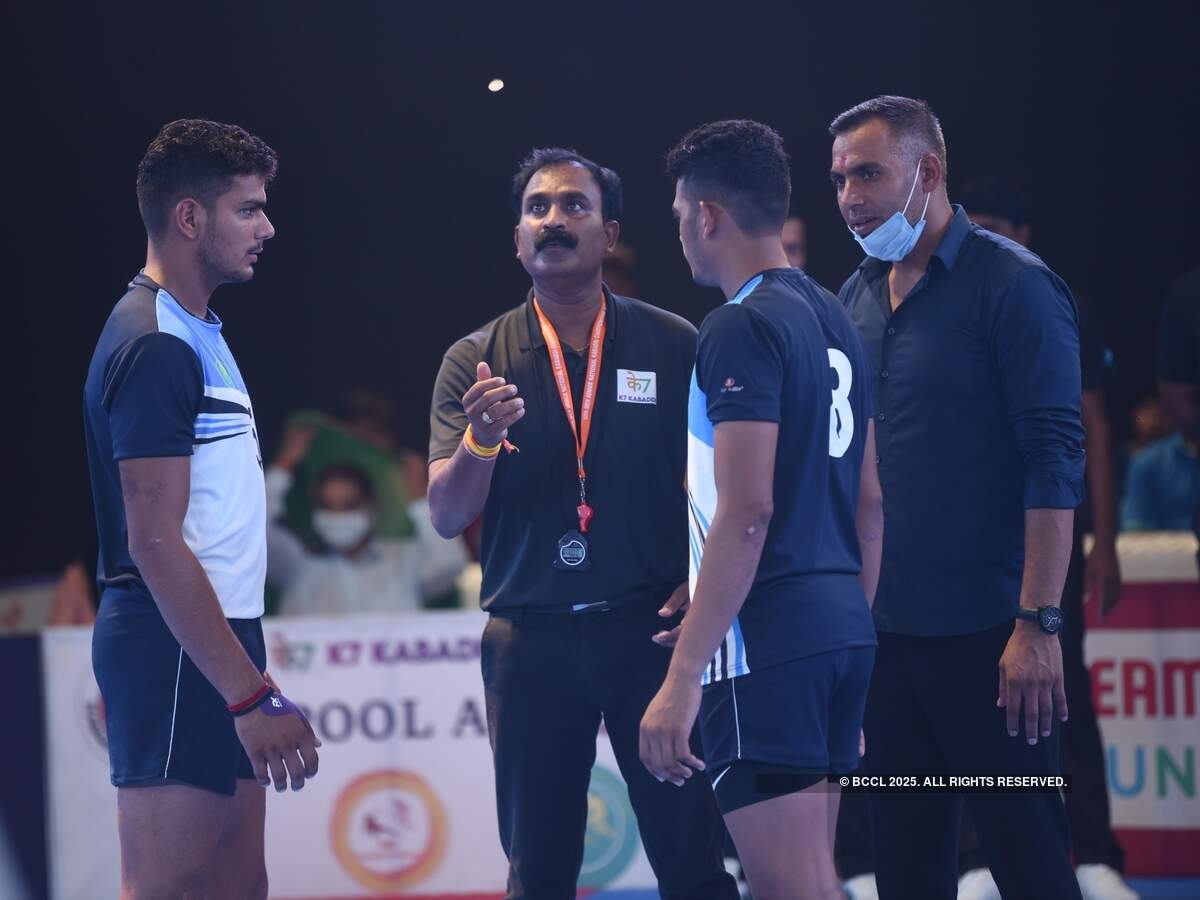 Former Indian captain Anup Kumar with two captains and the match referee before the opening game