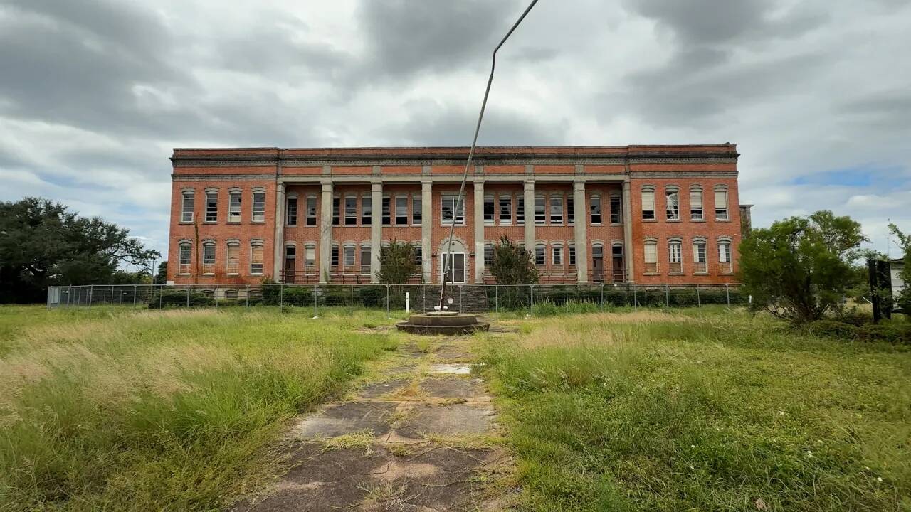 ​<strong>This century-old school survived Hurricane Michael</strong>​<br>