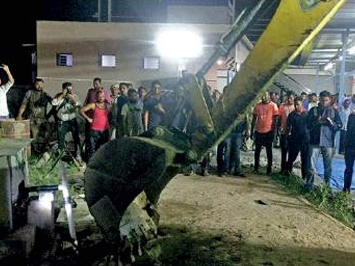 Vadodara Seven die cleaning septic tank in hotel at Dabhoi Vadodara