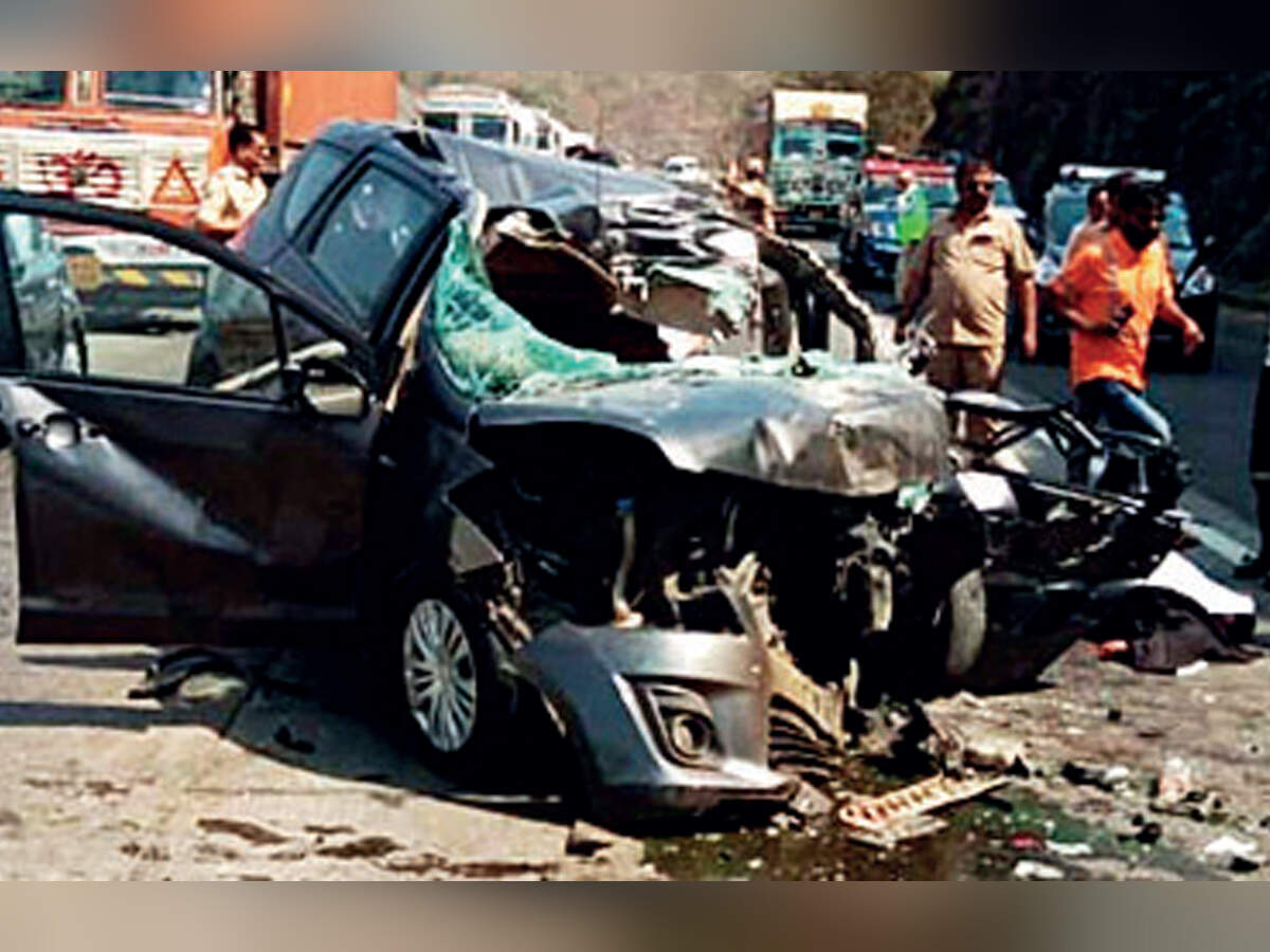 MumbaiPune Expressway 4 dead, 3 hurt in crash on expressway