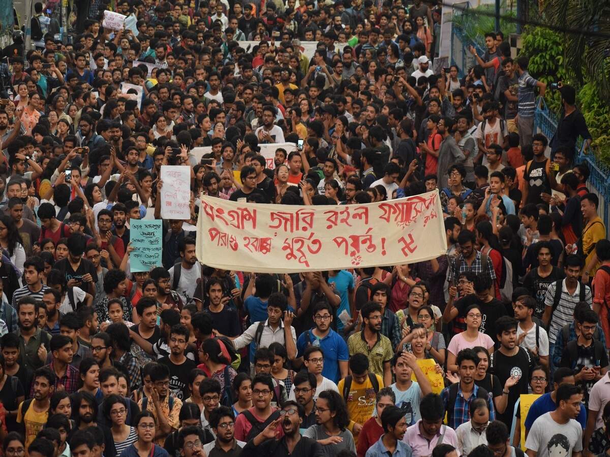 BJP activists, students' union protest in Kolkata against Jadavpur