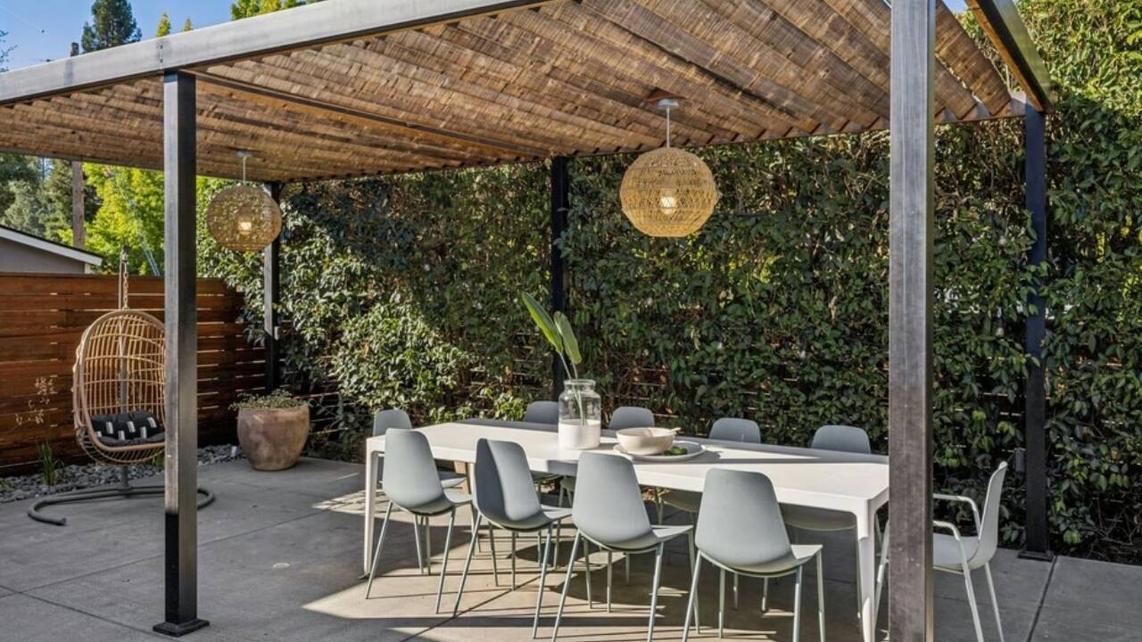 One of just 15 Eichler homes in the area