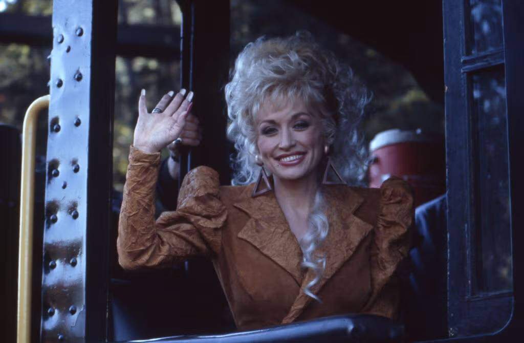 Dolly Parton’s humble Tennessee beginnings shaped the music, values and remarkable legacy she carried throughout her life.