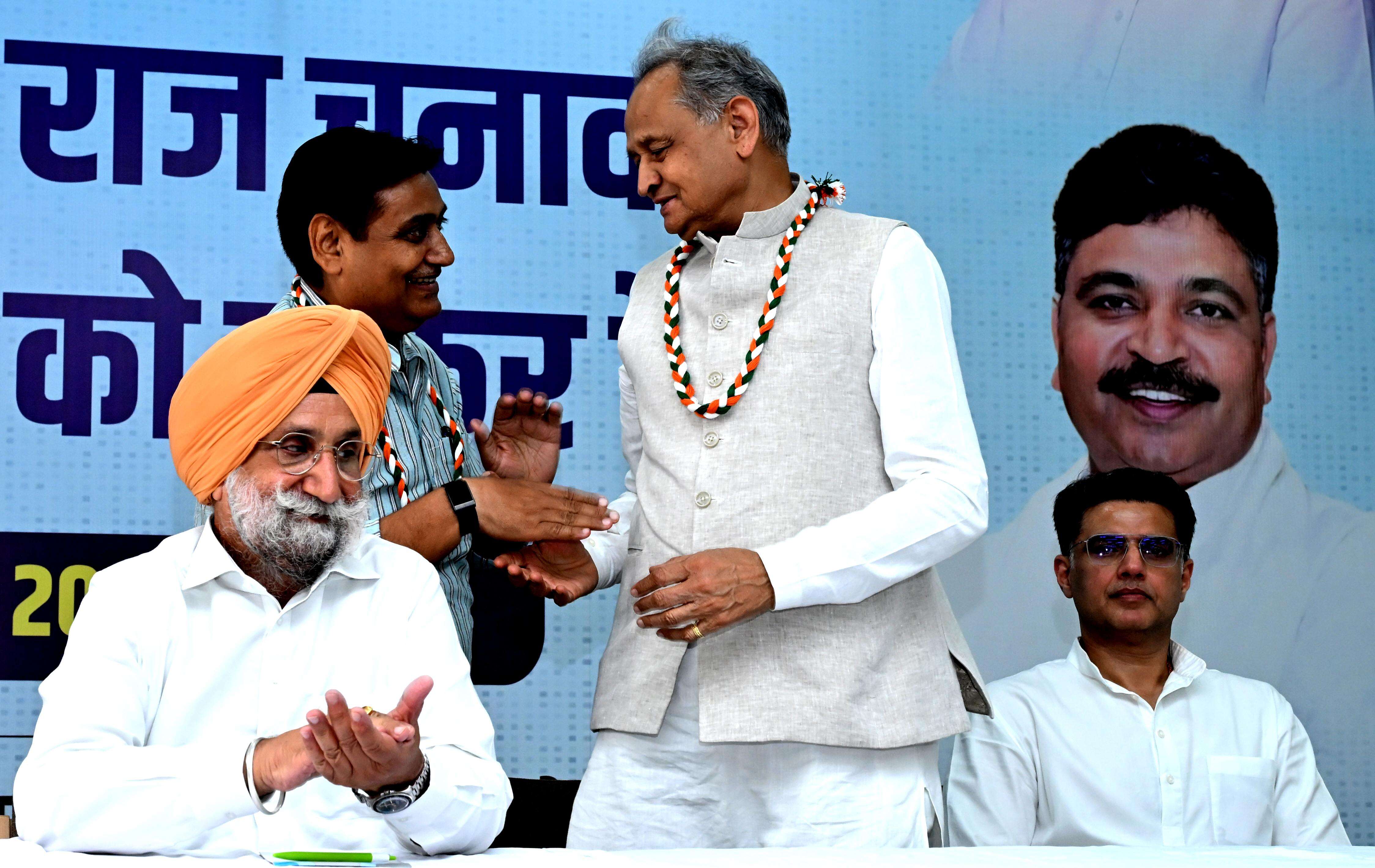 former CM Ashok Gehlot, AICC general secretary Sachin Pilot, PCC chief Govind Singh Dotasra, LoP Tikaram Jully and state in-charge Sukhjinder Singh Randh (5).jpg