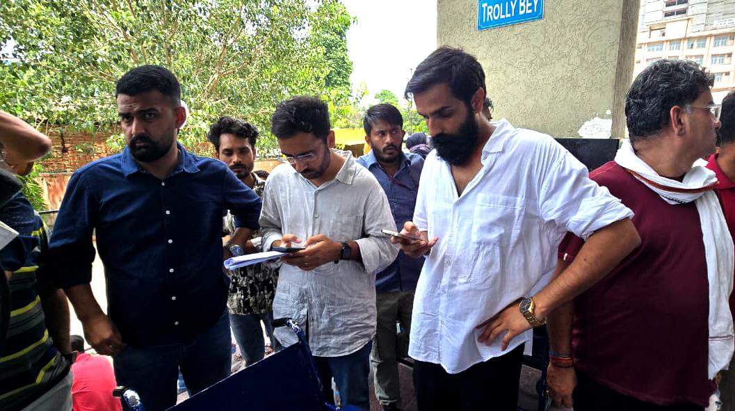 Cockroach Janta Party’s (CJP) workers at SMS Hospital (1).jpg