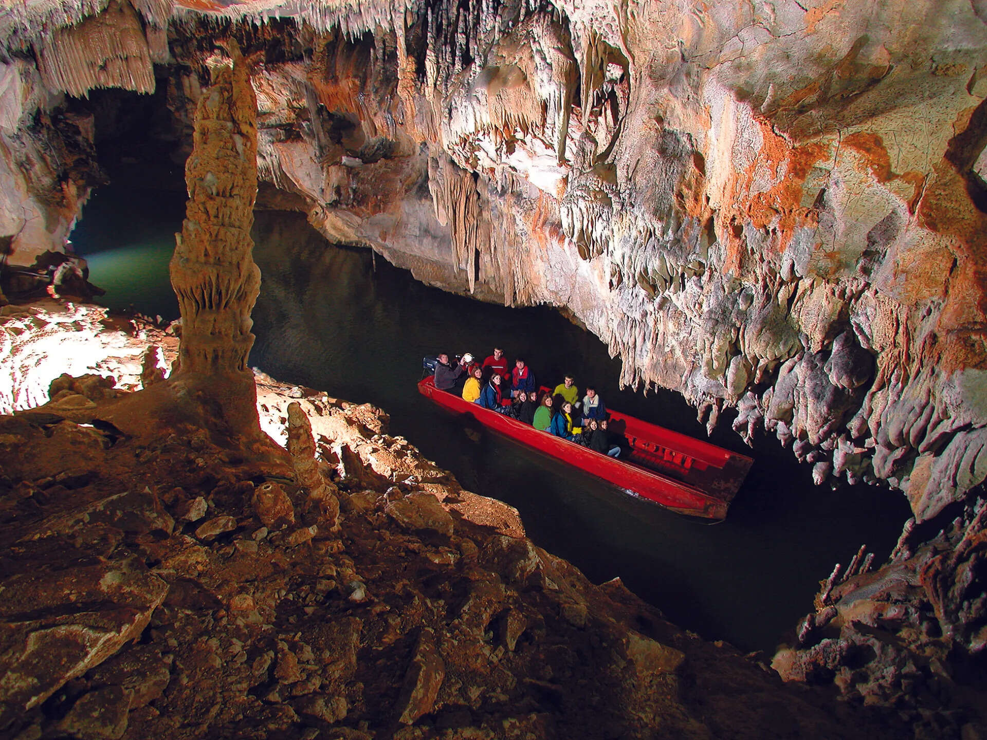 Penn’s Cave includes a roughly quarter-mile natural limestone cavern and guided boat tours.