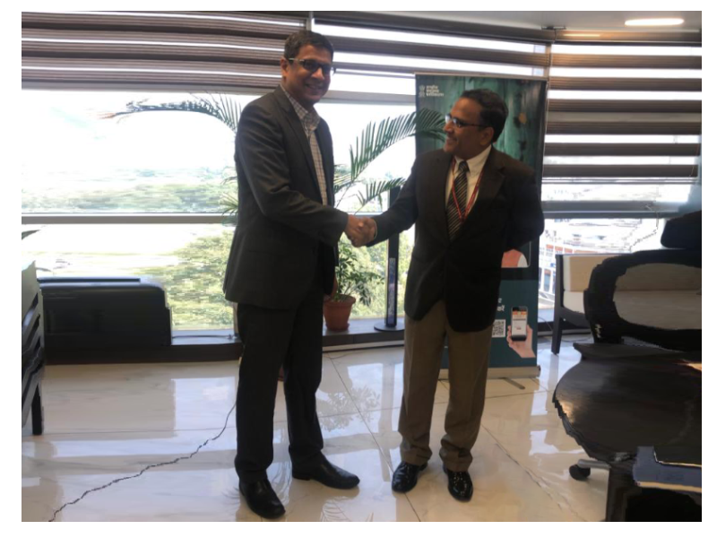 Noshin Kagalwalla, VP & MD , SAS India (L) & Dr. Indu Bhushan, CEO, National Health Authority (R) shake hands as the two organizations, partner to leverage Analytics for Fraud Detection & Prevention in World's largest healthcare scheme