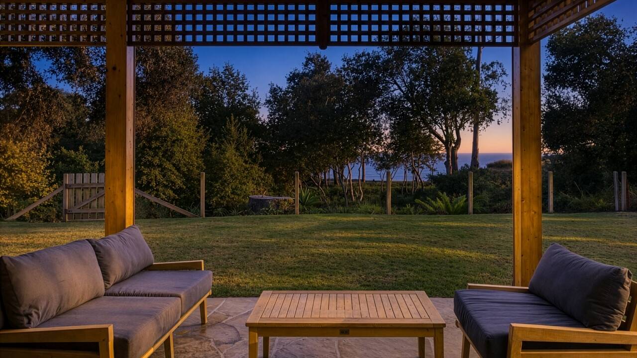 The entertainng space facing the ocean