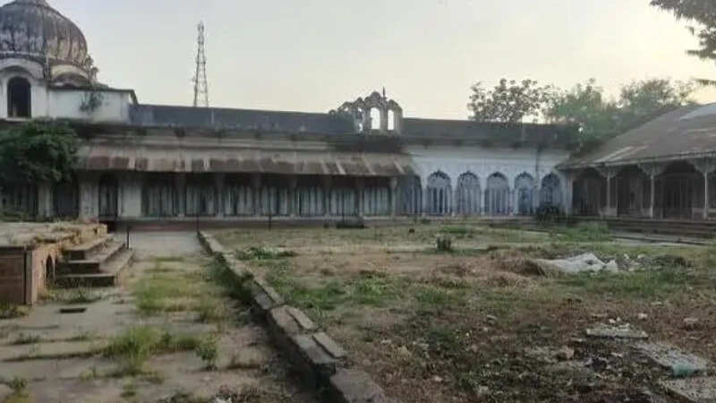Despite undergoing restoration, it has not been effectively utilized and faces deterioration today.