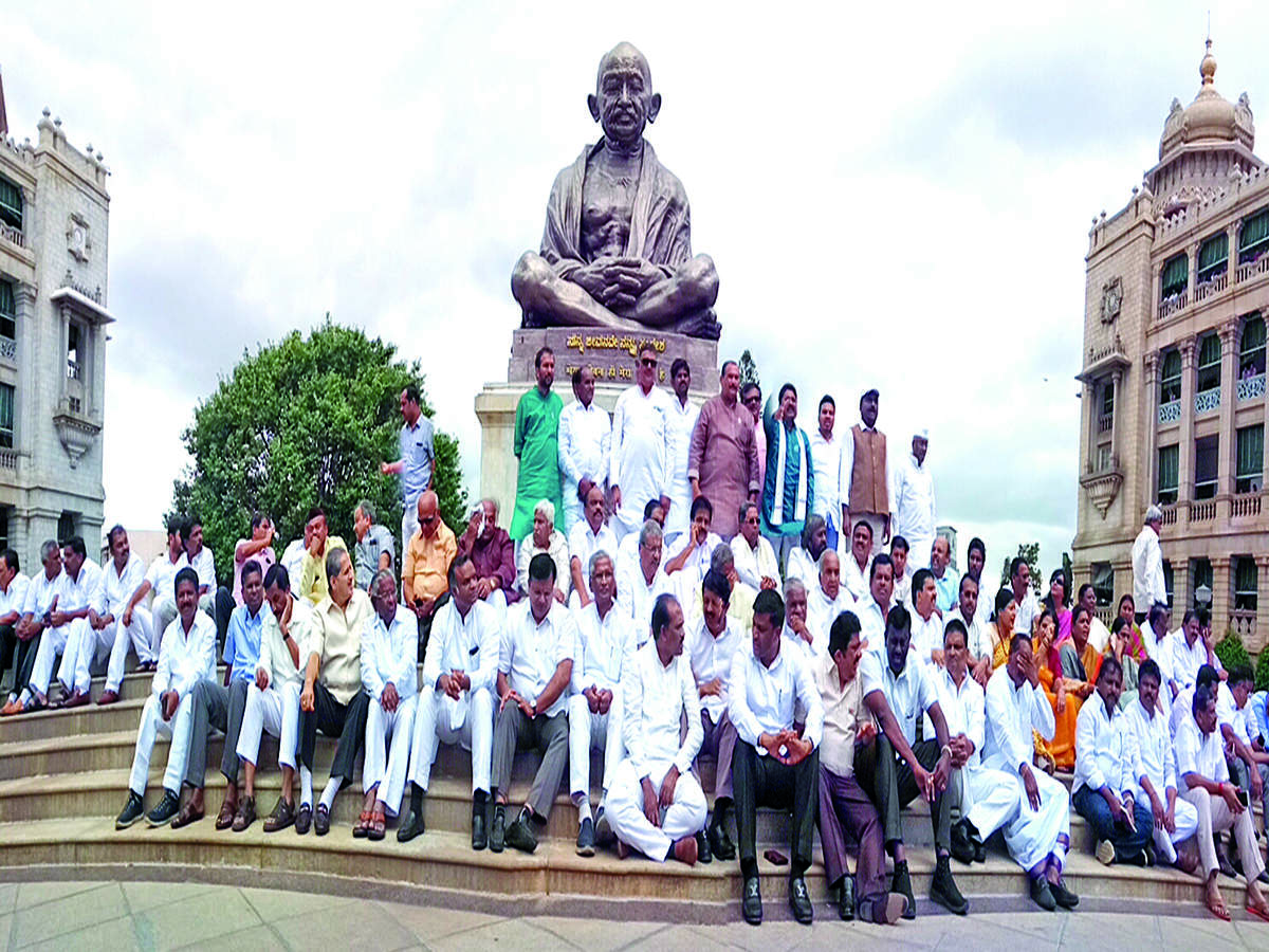 feeble-voice-booming-speaker-karnataka-coalition-govt-may-have-found