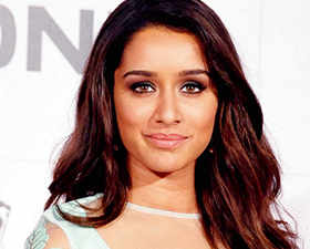 Shraddha turns singer