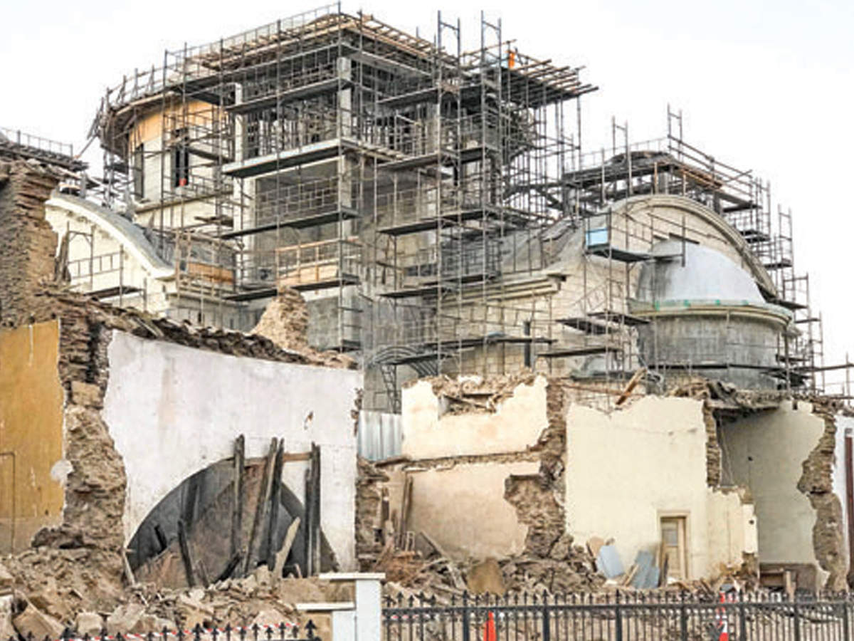 Η Εκκλησία της Κύπρου κατεδαφίζει τέσσερα προστατευόμενα κτίρια, προκαλεί θυμό