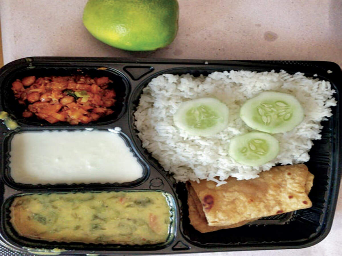 Distributing free meals, made with love and care - Vimarsana News