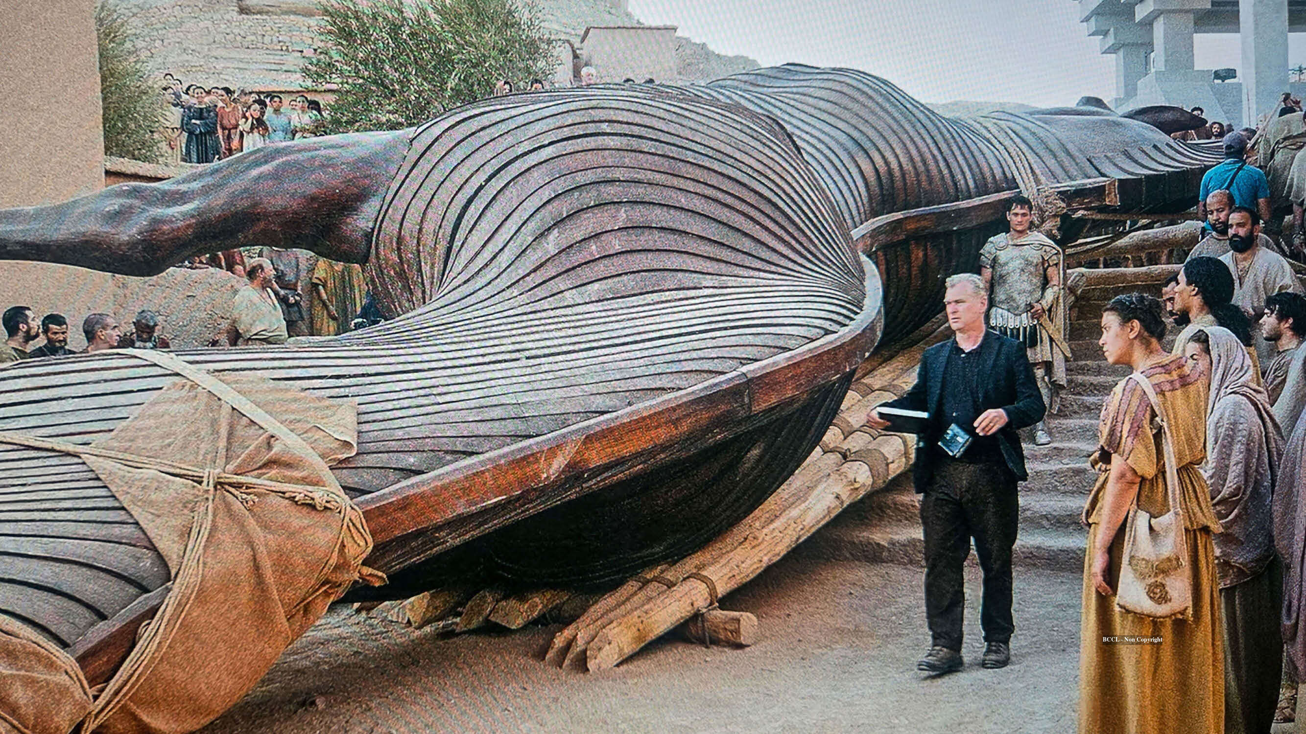 Christopher Nolan didn't want the horse to be on wheels and wanted it to rival the size of Athena's temple.